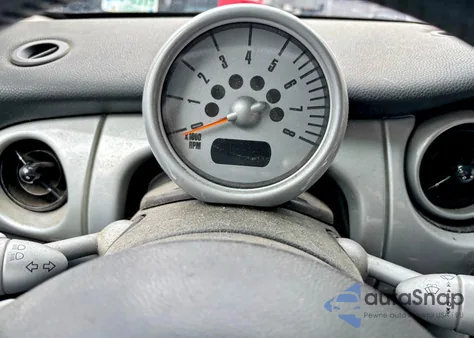 2004 Mini Cooper из США, поврежденный, VIN WMWRC33444T354162